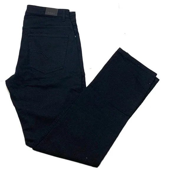 32 / 32 / DKNY Slim Fit Jeans
          
      NWT