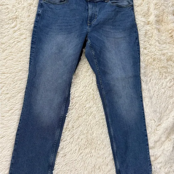 Men’s Dkny Blue Straight Jeans with Classic Medium Wash 36 W 30 L
              
      NWT