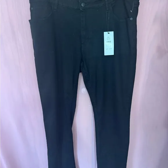 Dkny Black Skinny Jeans with Stretch
              
      NWT