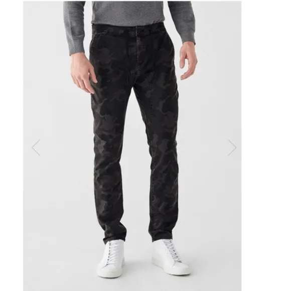 DL 1961**Camo. Jay Track Chino**Size 30**$125
          
      NWT
