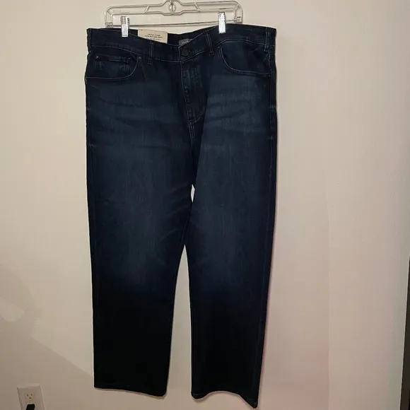 DL1961 Men's NWT Vinn Casual Straight Jeans Dark Wash Blue Size 42 x 30
          
      NWT
