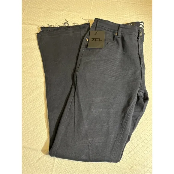 NWT ZCL Denim Vortex Ripped Stack Denim‎ Size 38 Dark Navy  Ragged hem
              
      NWT