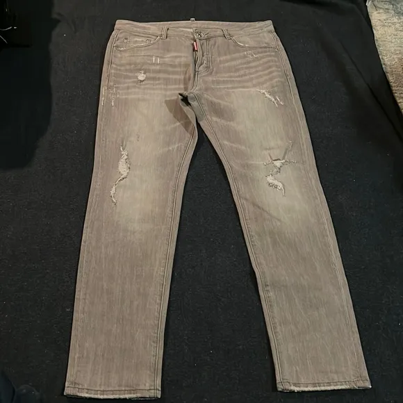 DSQUARED2 distressed jeans 👖