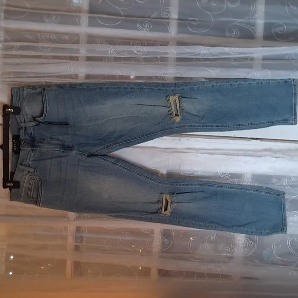 DSTLD Skinny Slim Jeans Men Riped Size 33X32
          
      NWT