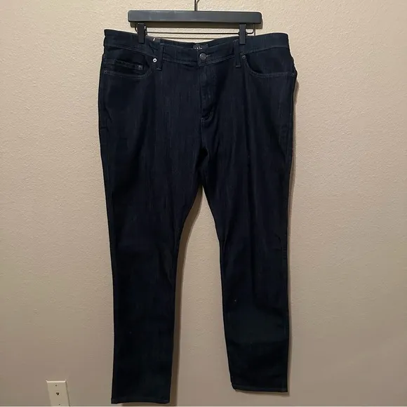 NWT DU/ER Men’s Dark Wash Performance Denim Slim Jeans
              
      NWT