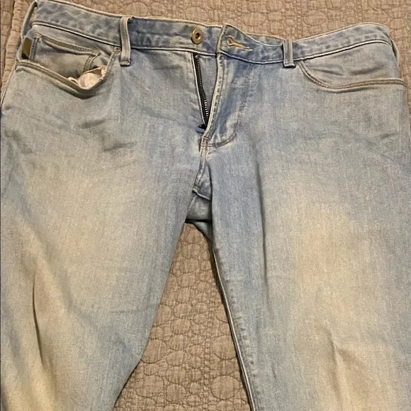 This pair/slim fit Straight Cotton J06 Emporio Armani Jeans. Waiste33R Length32.