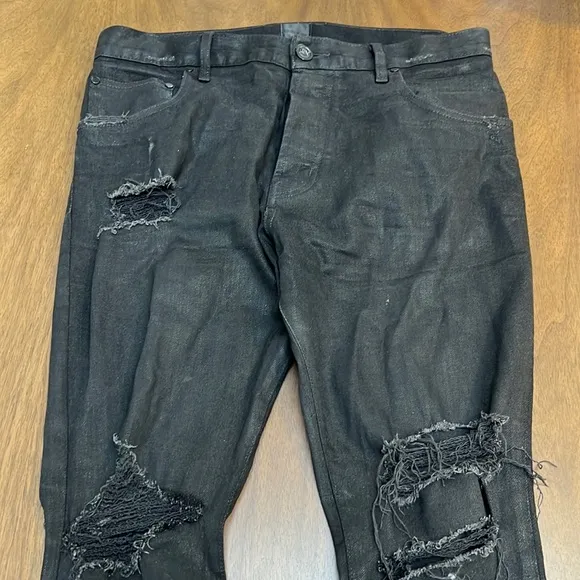 EN Noir distressed denim