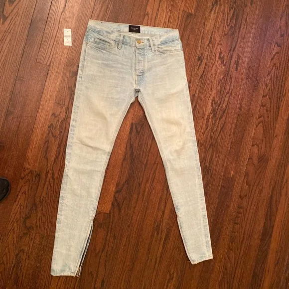 Fear of God Jeans Fifth Collection $895 Washed Out Indigo Sz 32 Tag Included
          
      NWT