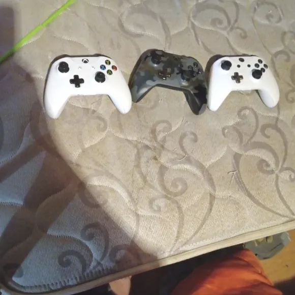 3 xbox control they all work good  u give me a price and we go from there
          
      NWT