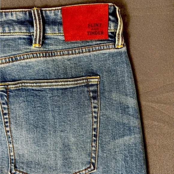 Flint and Tinder Slim Fit Jeans Men’s Medium Wash Blue.