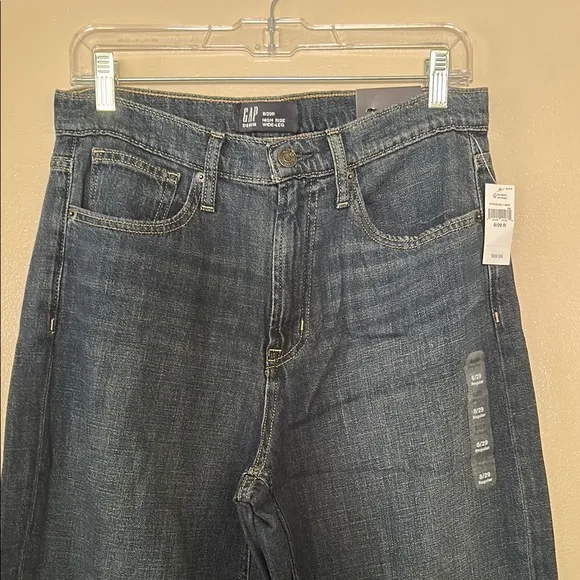 NWT GAP Women’s high rise wide leg jeans size 8/29 Regular
              
      NWT