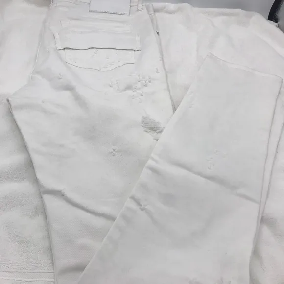 White Givenchy Skinny Jeans Size 32
          
      NWT