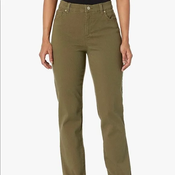 NWT Gloria Vanderbilt Hidden Moss Amanda  10 short tapered leg, classic fit jean
          
      NWT