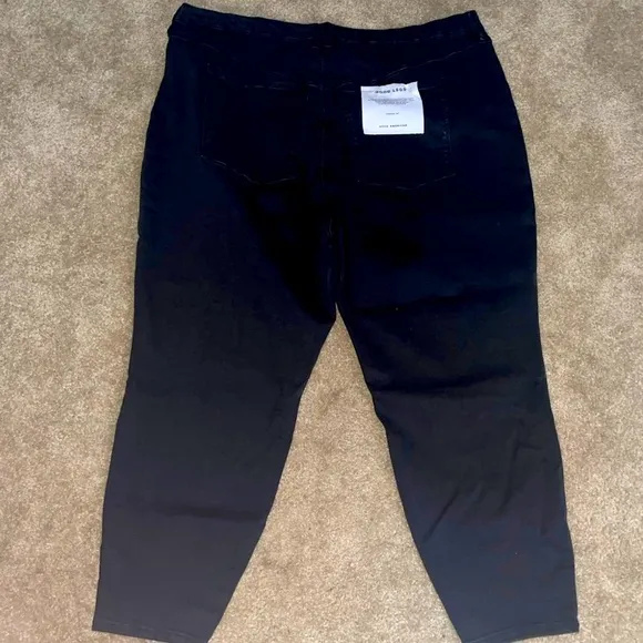 NWT Men’s Good American Jeans 28-32 jeans Black
              
      NWT