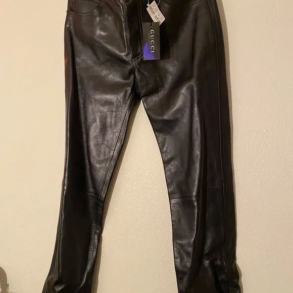 new Gucci leather jean , black color, 100% authentic, size 31.
          
      NWT