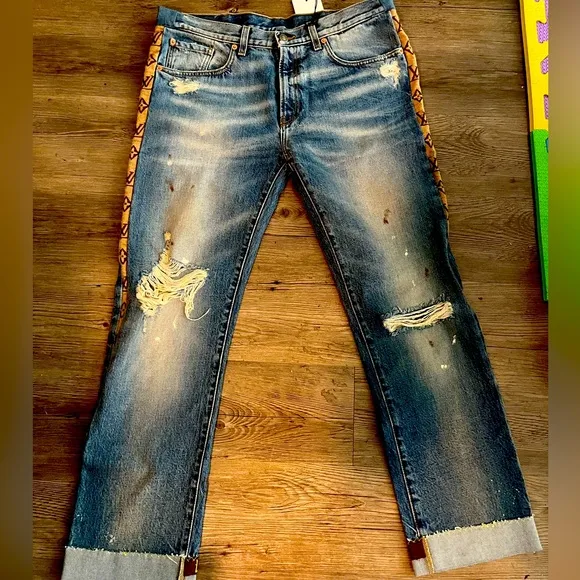 designer for LV & Gucci added on the side so I could fit them DOESNT FIT ME
          
      NWT