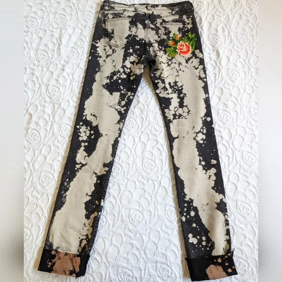 GUCCI brand new Tie Dye Gray Denim Bleached Embroidered Lng Skinny Jeans
          
      NWT