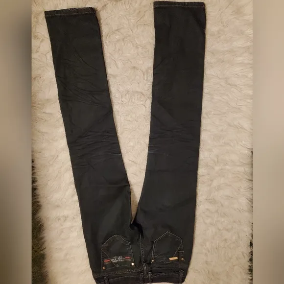 Gucci jeans size 27 never worn
