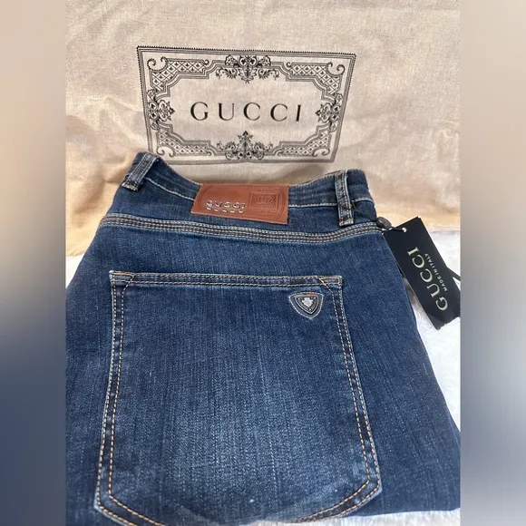 NWT Gucci Mens Jeans Size 42 (33-34” inseam)
          
      NWT