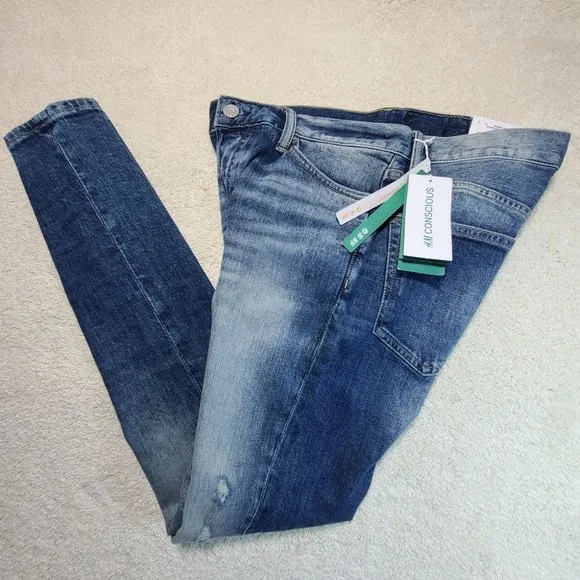 NEW H&M Conscious Skinny Carrot Button Fly Denim Blue Jeans Mens Size 31x28 NWT
          
      NWT