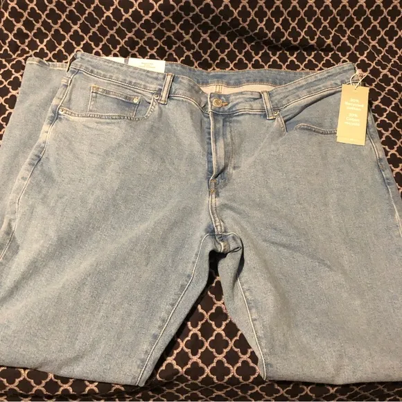 H&M Jeans Regular Fit Cotton Blend Light Wash Denim Men's Sz. 40 X 32
          
      NWT