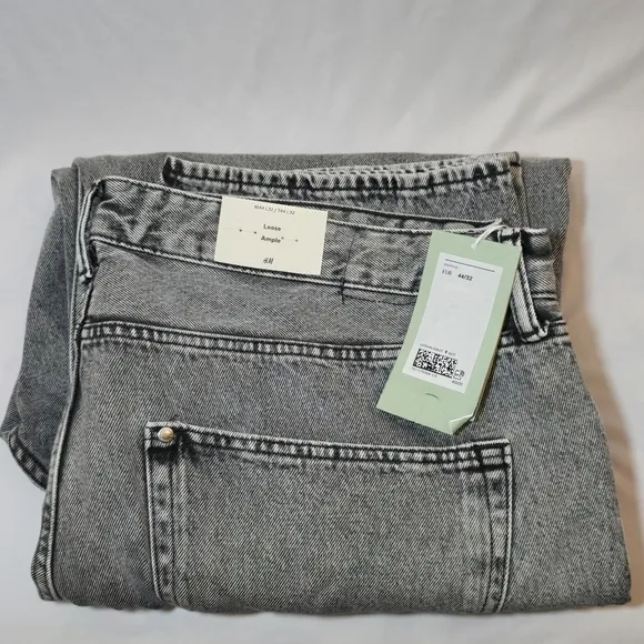 NWT H&M Mens Loose Ample Acid Light Washed Black Gray Jeans Pants 44W x 32L
              
      NWT