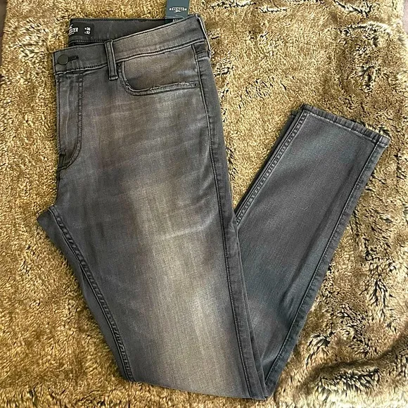 Hollister Denim Extreme Skinny Jeans
          
      NWT