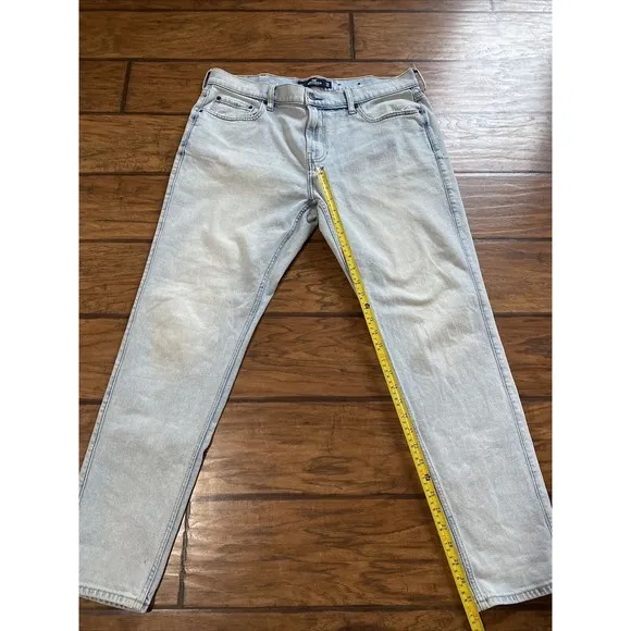 Hollister The Classic Taper Mens Jeans Size 36x32  Button Fly Denim Light