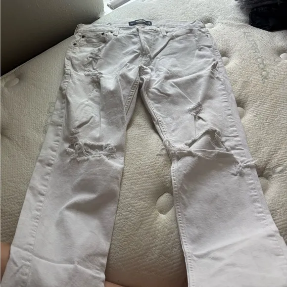 Distressed White mens Jeans