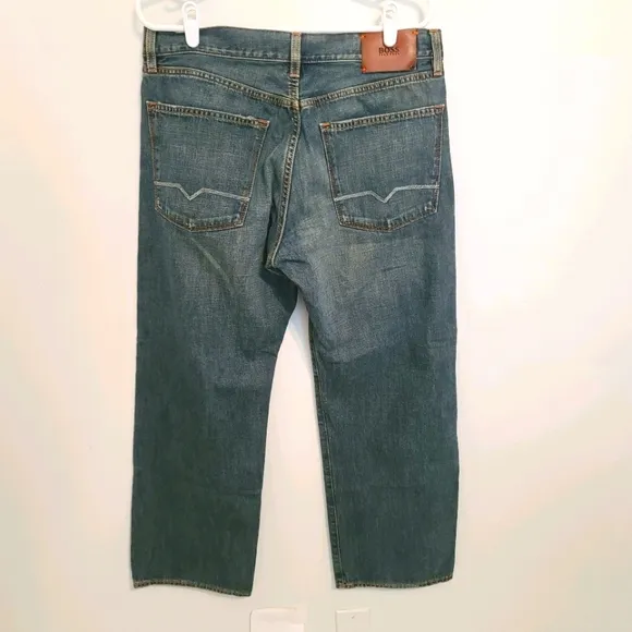 HUGO BOSS BUTTON FLY SLIM STRAIGHT LEG JEANS