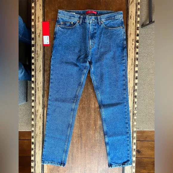 NWT Hugo Boss Menʼs Slim Tapered 32x30 Jeans
          
      NWT