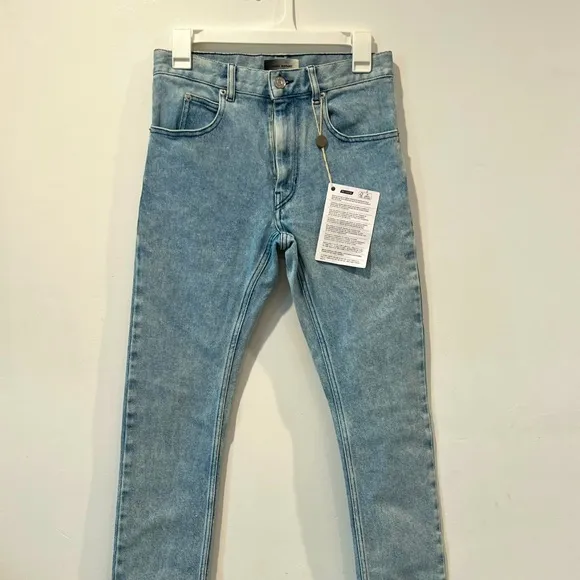 Isabel Morant men’s Kahn Snow Blue jeans size 28
          
      NWT