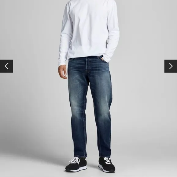 Jack & jones plus fit comfort mike jeans bnwt size W50 L32
          
      NWT