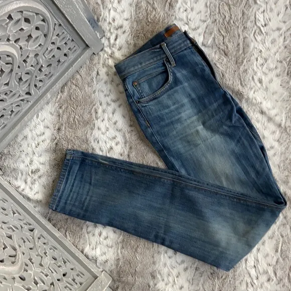Men’s Joe’s Jeans Straight and Narrow midwash denim size 28