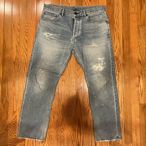 JOHN ELLIOT DISTRESSED LIGHTWEIGHT BLUE JEANS WITH PAINT SPLATTER IN A SIZE 32
