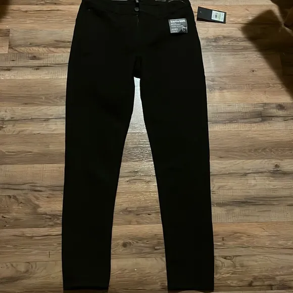 new, stretchy
          
      NWT