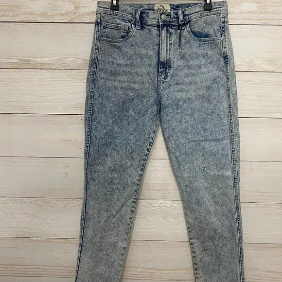 NWOT Jordache Vintage Men's size 30 faded skinny style jeans.