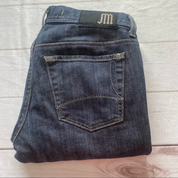 Juicy couture button fly dark denim jeans
Size 30