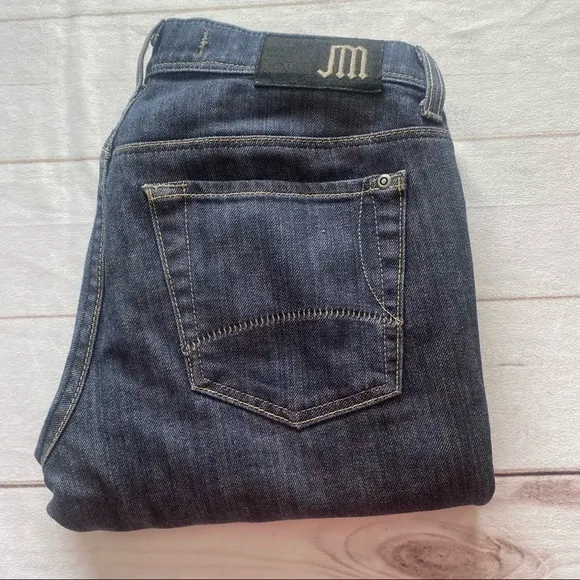 Juicy couture button fly dark denim jeans
Size 30