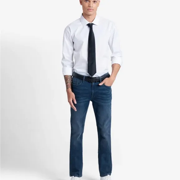 Kenneth Cole Today is your day SLIM-FIT RECYCLED STRETCH DENIM JEANS Size 44X30
          
      NWT