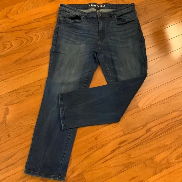 Kenneth Cole dark wash size 36/30 denim jeans
