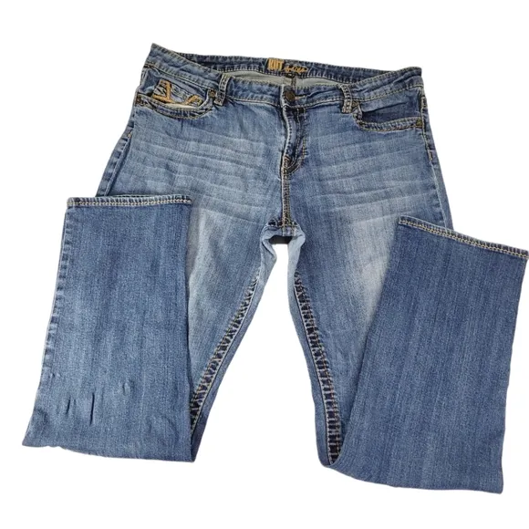 KUT from the Klothwomens medium blue wash aproxx measurments 36" waistline