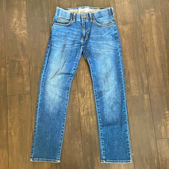 Men Lee jeans size 30 x 30 in GREAT condition.  Slim straight fit.