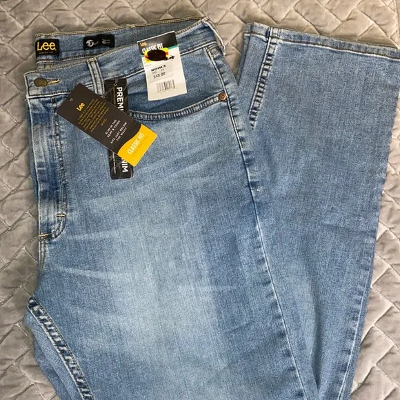 Lee Jeans Classic Fit RASCAL Size 40x32
          
      NWT