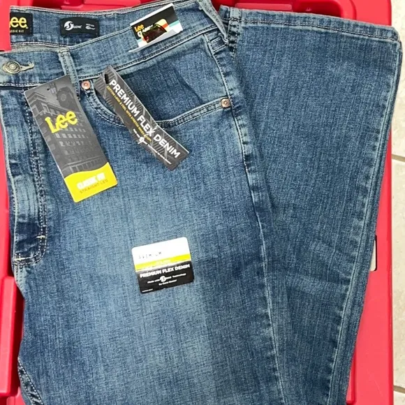 Lee Jeans Classic Fit DAREDEVIL Size 36x34
          
      NWT