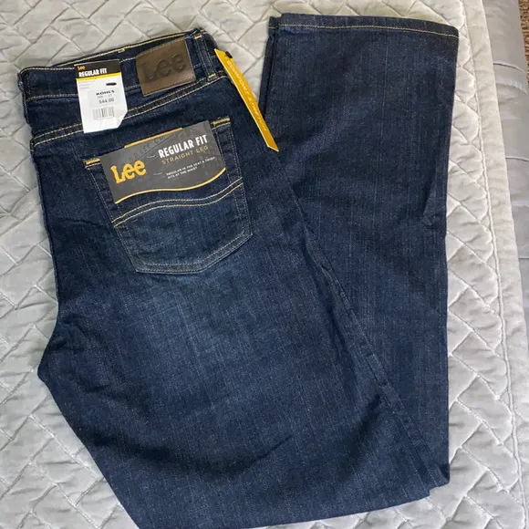 Mens Lee Jeans Regular Fit FRESNO Size 35x32
          
      NWT