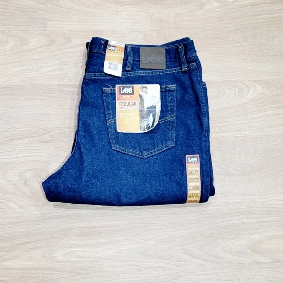 NWT Mens Lee Regular Fit Jeans  Size 42x32 Bootcut
          
      NWT