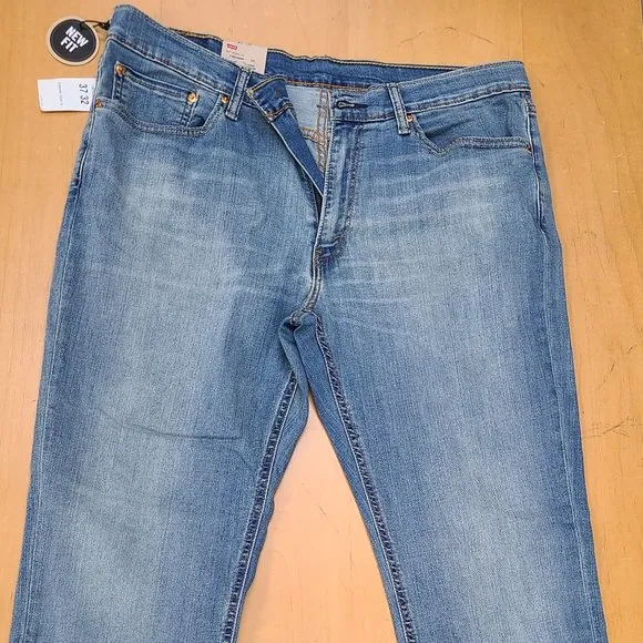 Mens - Levi 541 Athletic Stretch Fit w/ slight taper Jeans
          
      NWT