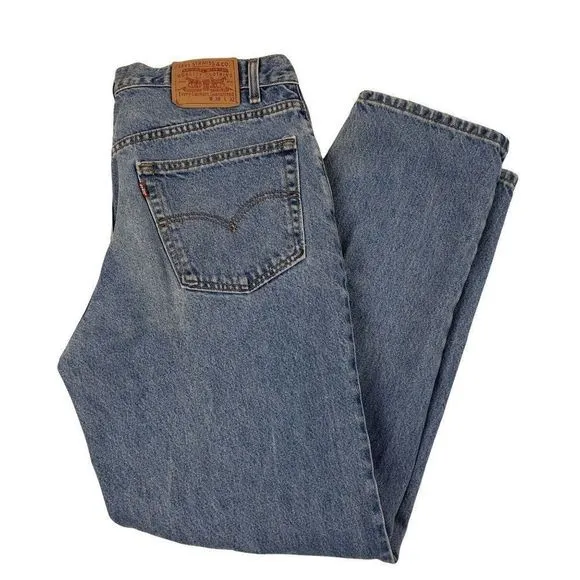 Vintage Levi's Relaxed Fit Straight Legs Light Wash  Men's Size 38x32 ( 36x32)