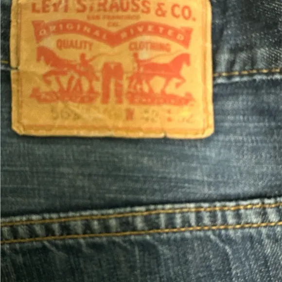 Levi’s 565 Jeans, 42x32, Straight Leg.